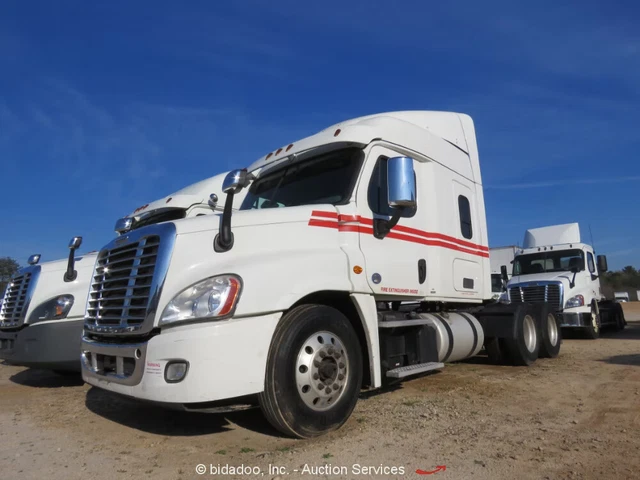 2017 Freightliner Cascadia 125 T/A Truck Tractor Sleeper Automatic -Parts/Repair