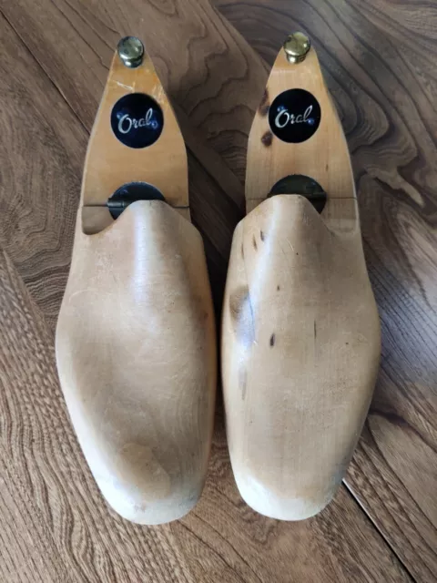 Wooden hinged shoe trees vintage or antique Size 7