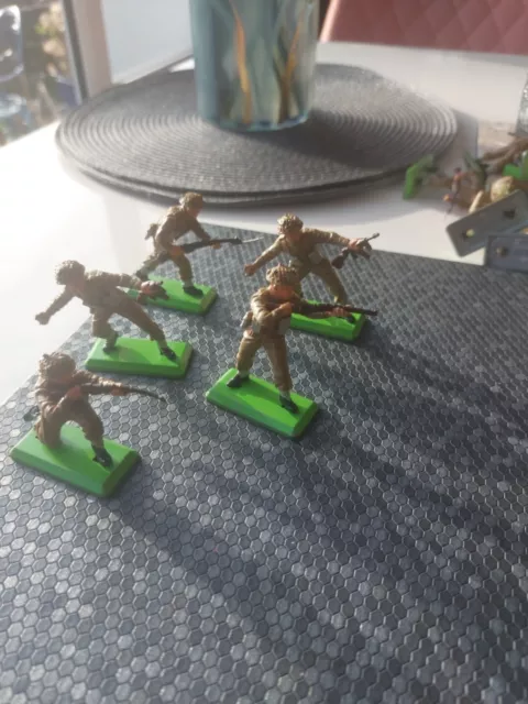 Vintage Britains Deetail British WWII Infantry X 5 (1)