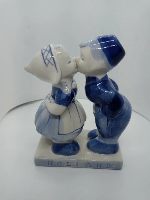VINTAGE DELFT BLUE Holland Boy And Girl Kissing Figurine £25.56 ...