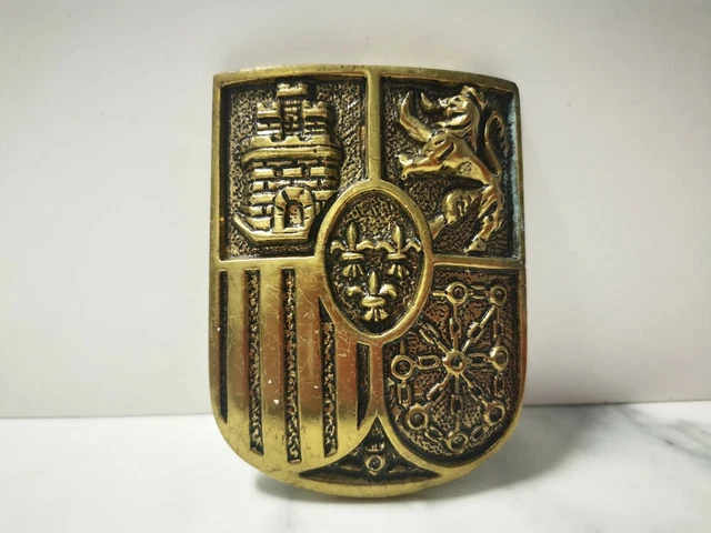 Escudo HERÁLDICO De Bronce. 11  x 5 cm.