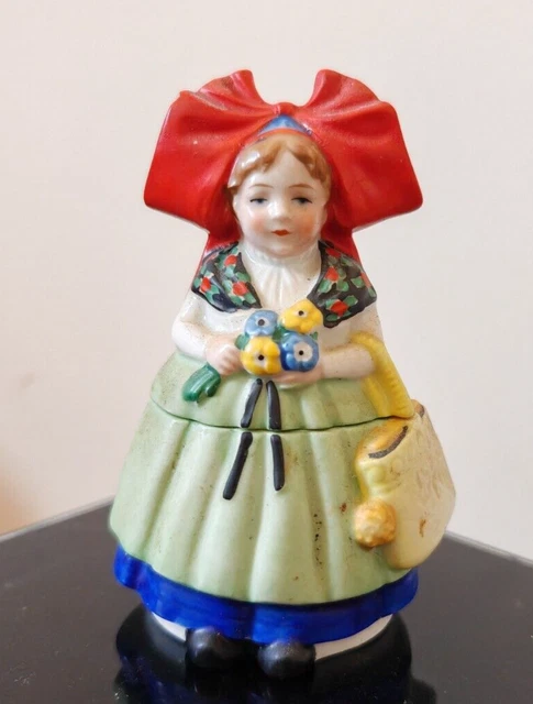 bonbonniere art deco porcelaine 1930  femme Alsacienne signée cachet