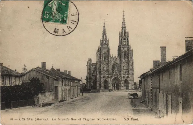 CPA LEPINE -la-GRANDE - Rue et l'Église Notre - Dame (131775)