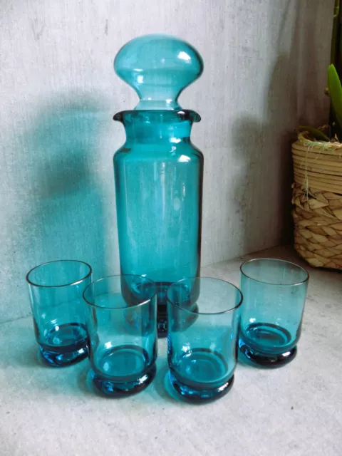Ancien Service à eau ou orangeade CARAFE et 4 verres en verre soufflé bleu