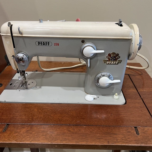 1958 PFAFF Model 259 Heavy-Duty Sewing Machine ~ Germany ~ #6635771 1958 PFAFF Model 259 Heavy-Duty Sewing Machine ~ Germany ~ #6635771