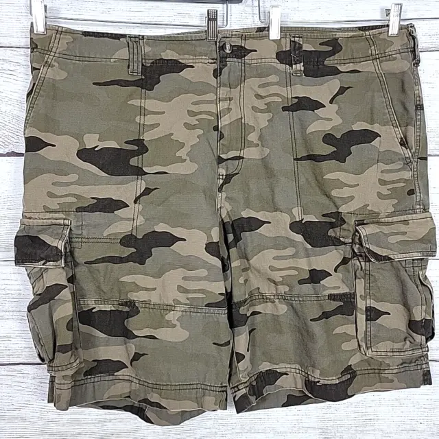 Mossimo Supply Co. Cargo Shorts Men's Size 48 Green Camouflage Bermudas Pockets