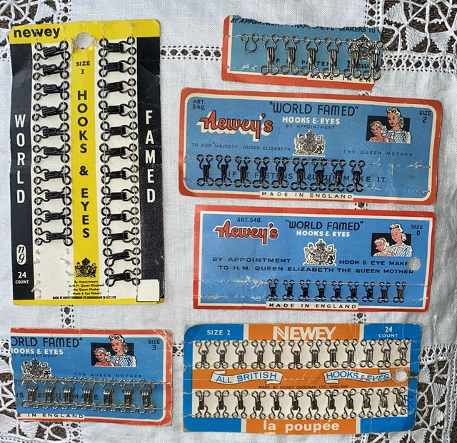 Lote de trabajo de cierres vintage Newey: ganchos y ojos en sus tarjetas originales; coser