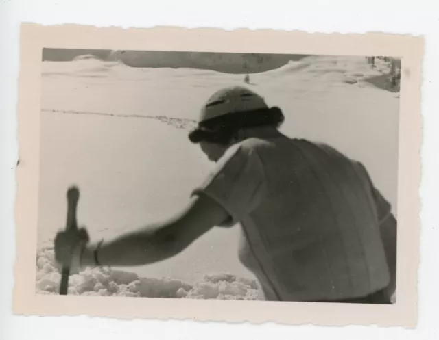 Vintage PHOTO Amateur Mountain Snow Ski Skiing Back Skier