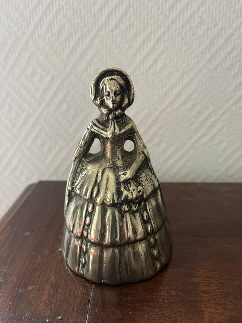 Cloche traditionnelle de bibliothèque d'école en laiton avec poignée en bois | Cloche de dîner Cloche traditionnelle de bibliothèque d'école en laiton avec poignée en bois | Cloche de dîner