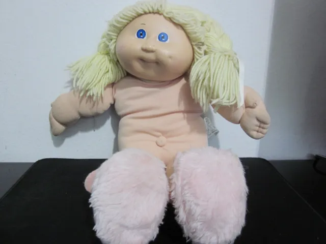 Vintage 1982 Cabbage Patch Kids Doll Xavier Roberts Blue Eyes Signed Signature