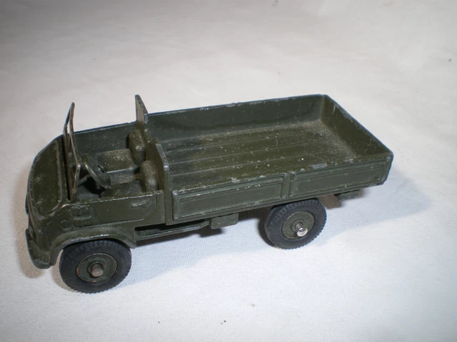 Ancien DINKY TOYS France - Mercedes Unimog Militaire Kaki Réf 821 - 1/43 Zamak