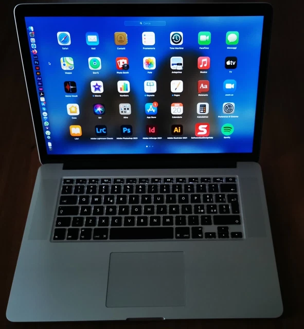 Apple MacBook Pro 15,4" (256GB SSD, Intel Core i7, 2,2 GHz) 2014 + Magic Mouse