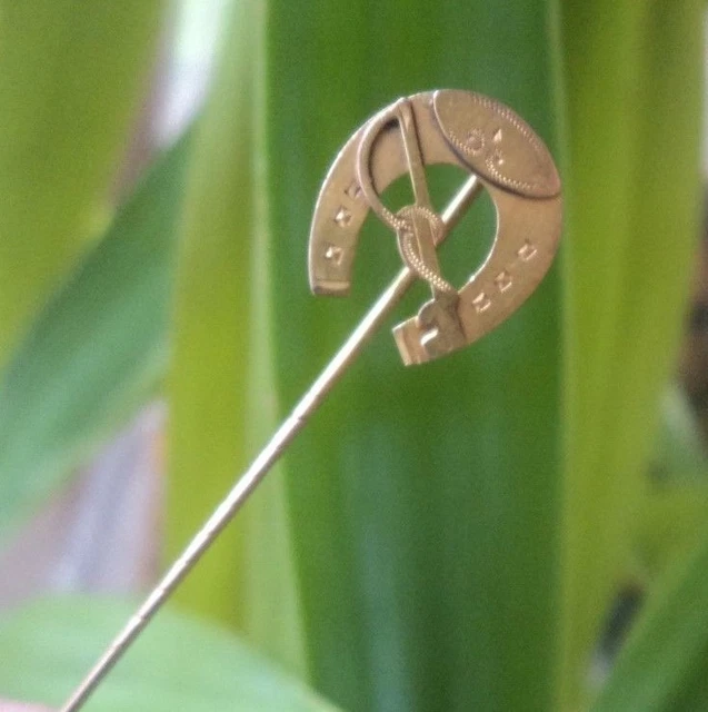 Ancienne épingle En Or 18 Carats – Forme Fer à Cheval Avec émeraude, XIXème Siècle