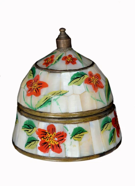 Nice Hand Painted Vintage box mother of pearl fitted decorative box. i8-55