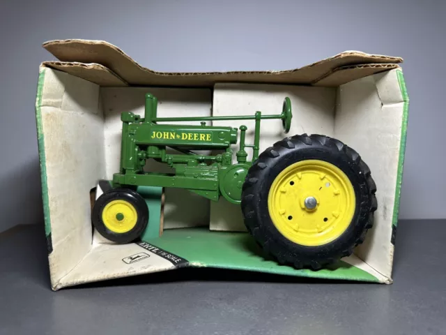 ERTL 1934 John Deere Model A Tractor 1:16 Scale *Rare*