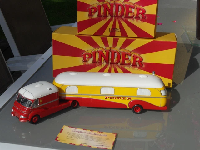 TRACTEUR FORD F094 ASSOMPTION DU CIRQUE PINDER. (1957)-(1/43 ème). IXO