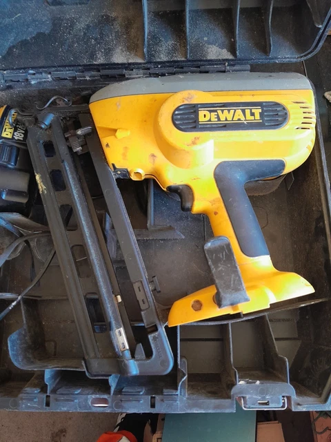 DEWALT 18V SECOND Fix Nail Gun DC618 Battery ,Charger, Case