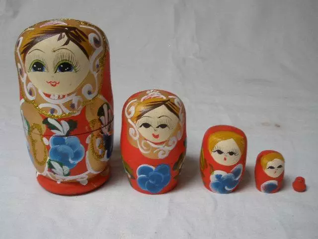 Retro Wooden Russian Nesting Dolls Babuschka 5 Piece Girl Design