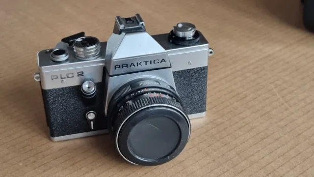 Cámara fotográfica PRAKTICA PLC2 con lente de 50 mm F1,8, instrucciones y estuche pentacon.