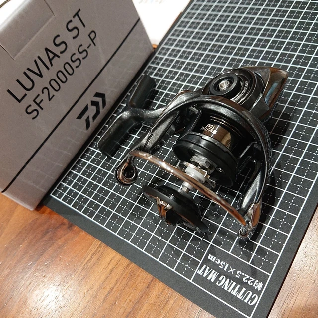 【美品❗️】24LUVIAS ST SF2000SS-P Daiwa Spinning Reel 24 LUVIAS ST SF2000SS-P 4.6:1 2025 Model