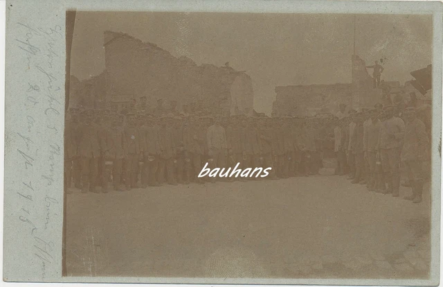 Foto zerstörter Ort -Soldaten  1915 1.WK  ( Q31)