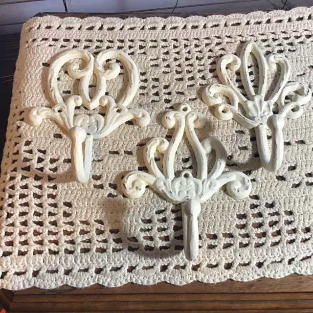 3 vintage Fleur De Lis cast iron 7” wall hooks for towels coats hats etc