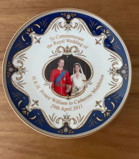 Royal Crest Prince William & Kate Middleton Plate Royal Collectable in Box