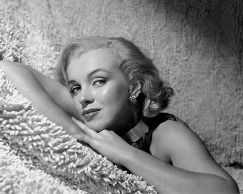 MARILYN MONROE BEAUTY ON A SHAG RUG  (1) RARE 4x6 GalleryQuality PHOTO