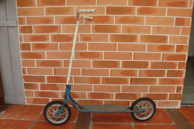 Ancienne Trottinette à Pédales – Vintage Années 60/70 – Véhicule Enfant