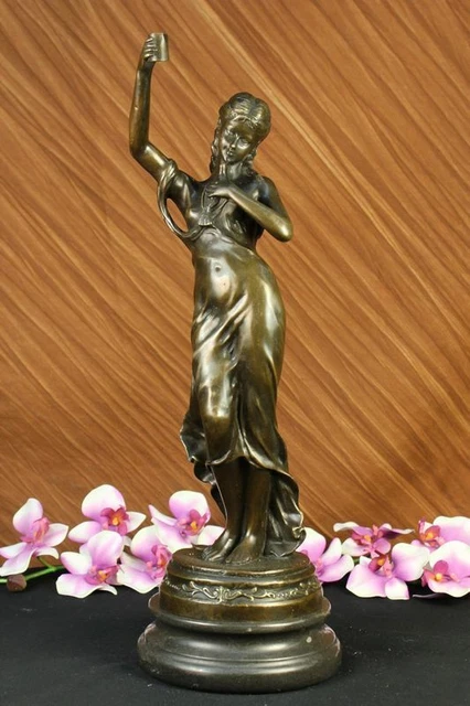Sculpture en bronze femme contorsionniste de style antique statue