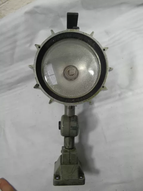 Ancienne applique - lampe industrielle ou d'atelier à restaurer