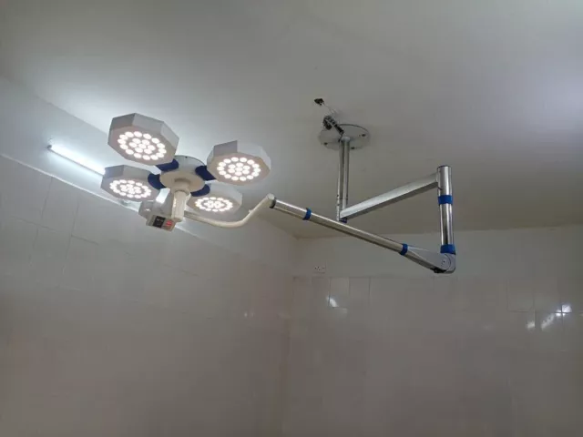 4 Reflector Operation Theatre Light