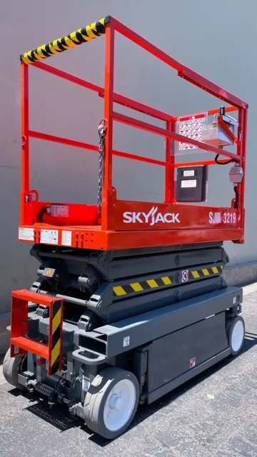 2020 Electric Scissor Lift/Skyjack Sjiii 3219/ 26 Feet Working Height/ Low Hours