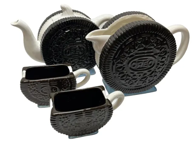 The  Nabisco Classics Collection Oreo Cookie Set of 4.  Pitcher, Mug and Jug