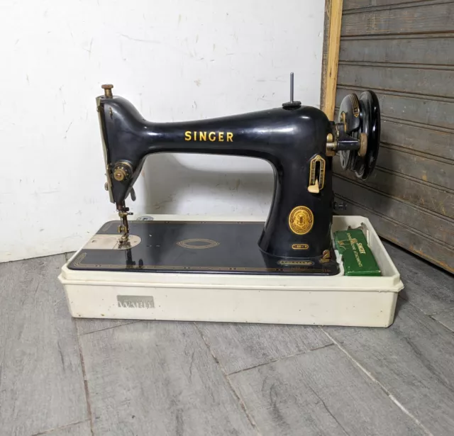 Máquina de coser manual Singer 1955 vintage, modelo 66