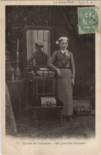 CPA La Normandie - Costume Studies - My Premiere Bonnette (1224648)