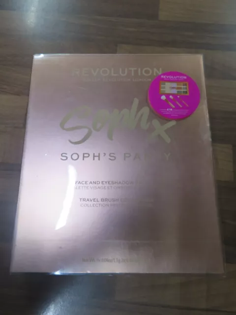 Revolution Makeup  Soph's Party Gift Set With Palette and Brushes