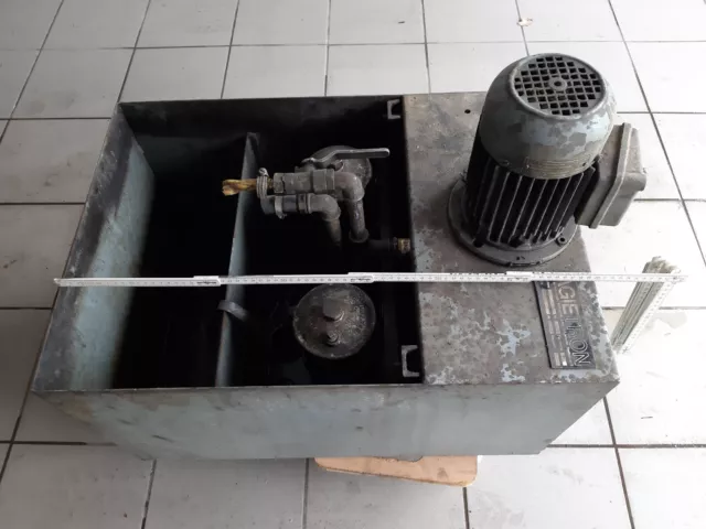 Kühlmittelbehälter mit Pumpe und Filter