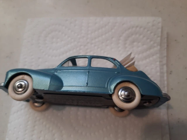 Dinky Toys Peugeot 203 réf. 24R restaurée version "découvrable" à rare pneus "M" 5