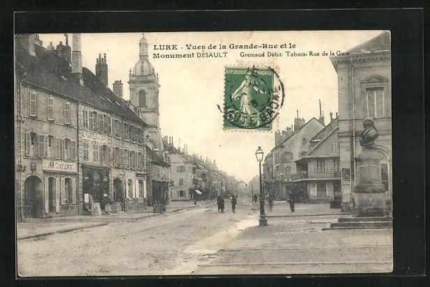 CPA Lure, Vues de la Grande-Rue et le Monument Desault