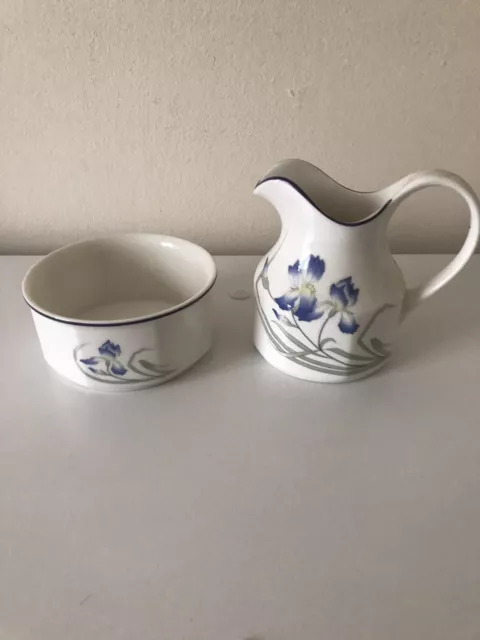 Royal Doulton Minerva Pattern Milk Jug And Sugar Bowl In Excellent Condition