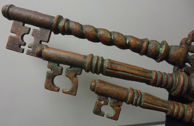 3 large/huge skeleton cast iron keys victorian wall rustic antique style ornate