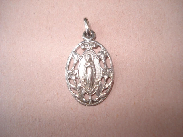 ANCIENNE MÉDAILLE RELIGIEUSE En Argent La Vierge Et L Enfant EUR 8,10