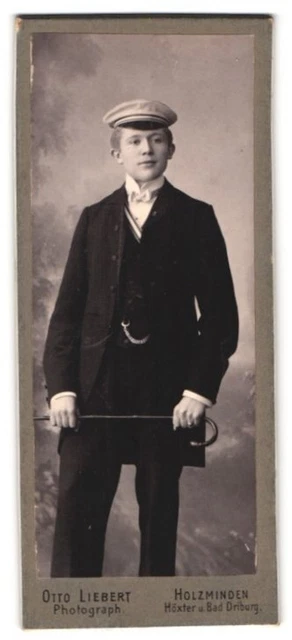 Fotografie Otto Liebert, Holzminden, Portrait junger Student mit Schirmmütze un