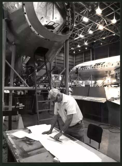 Fotografie Everett, Boeing-Flugzeugfabrik, Flugzeug Boeing 767 während der Endm