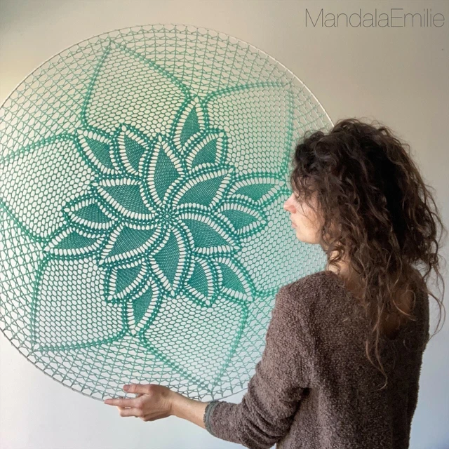 Serbia – Attrape-rêves géant en macramé 80 cm – Décoration murale bohème avec plumes tissées – Fait main pour intérieur chaleureux