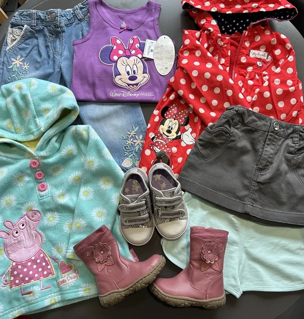 Pacchetto vestiti bambina 18-24 mesi. Include Peppa pig e mini mouse