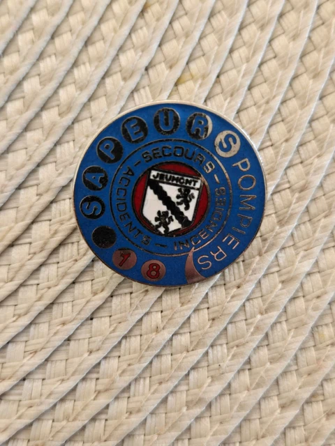 Pin's Sapeurs-Pompiers – Véhicule Vintage – Musée Grand Lyon (occasion)