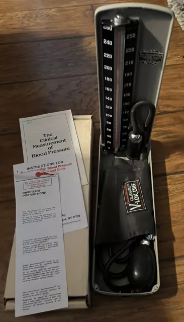 Vtg. Baumanometer Standard for Accuracy Manometer WA Baum Co NY Blood Pressure