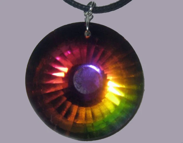 Beautiful Vitrail Medium Vm Cut Sun Ray Glass Crystal Prism  Pendant Necklace